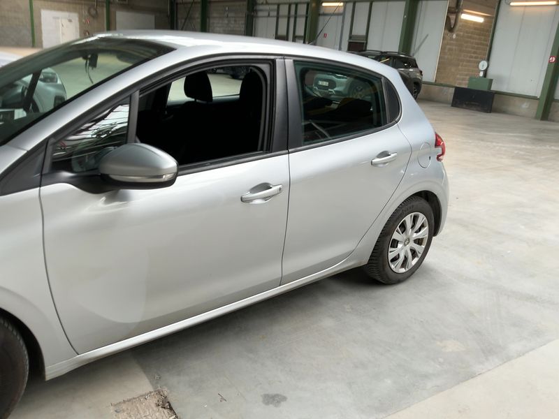 Peugeot 208 1.6 Blue-HDi Active 2015 – снимка 4