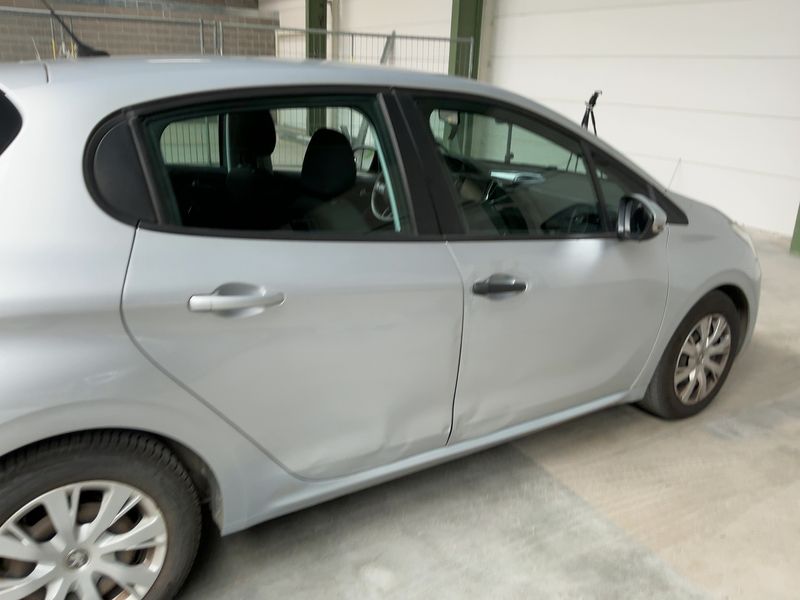 Peugeot 208 1.6 Blue-HDi Active 2015 – снимка 10