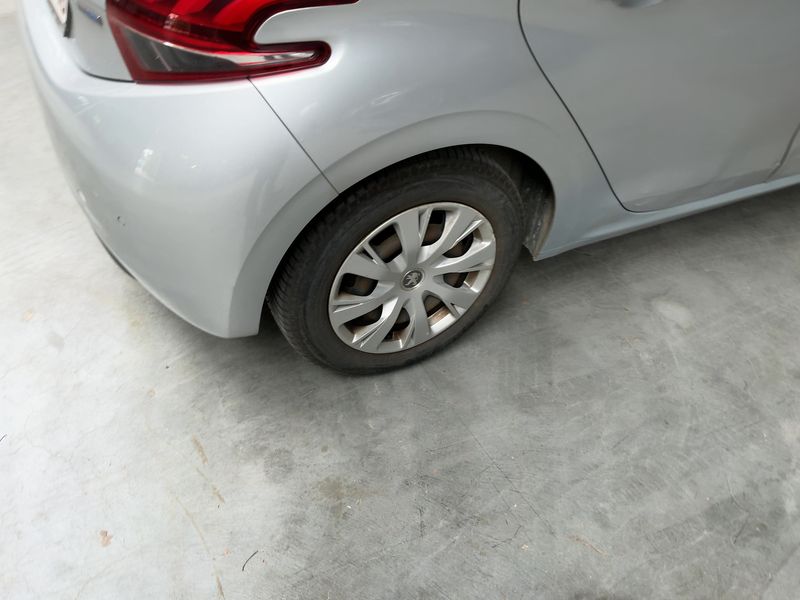 Peugeot 208 1.6 Blue-HDi Active 2015 – снимка 9