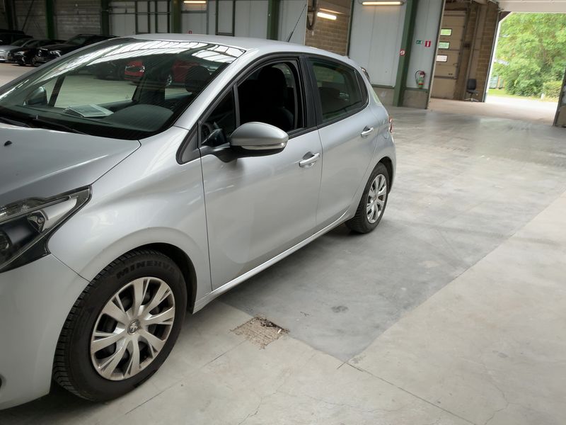 Peugeot 208 1.6 Blue-HDi Active 2015 – снимка 2