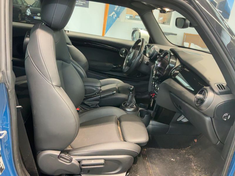 MINI Cooper Classic Trim 2023 – снимка 16