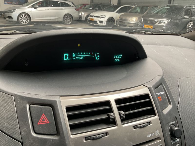 Toyota Yaris 1.33 Dual VVT-i Sol 2009 – снимка 4