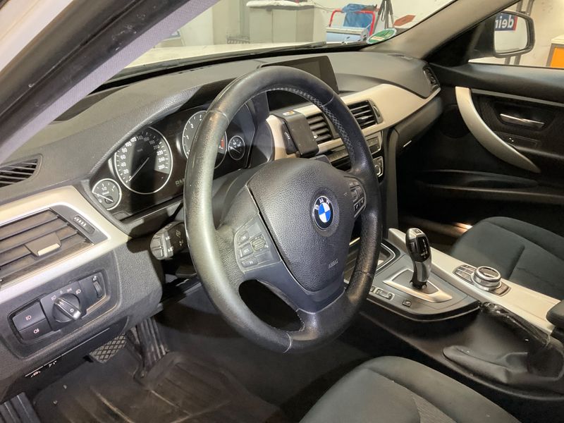 BMW 3er 320d xDrive Advantage 2017 – снимка 36