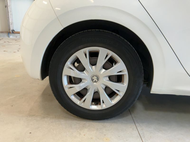 Peugeot 208 1.6 Blue-HDi Affaire Pack Clim NAV 2015 – снимка 9