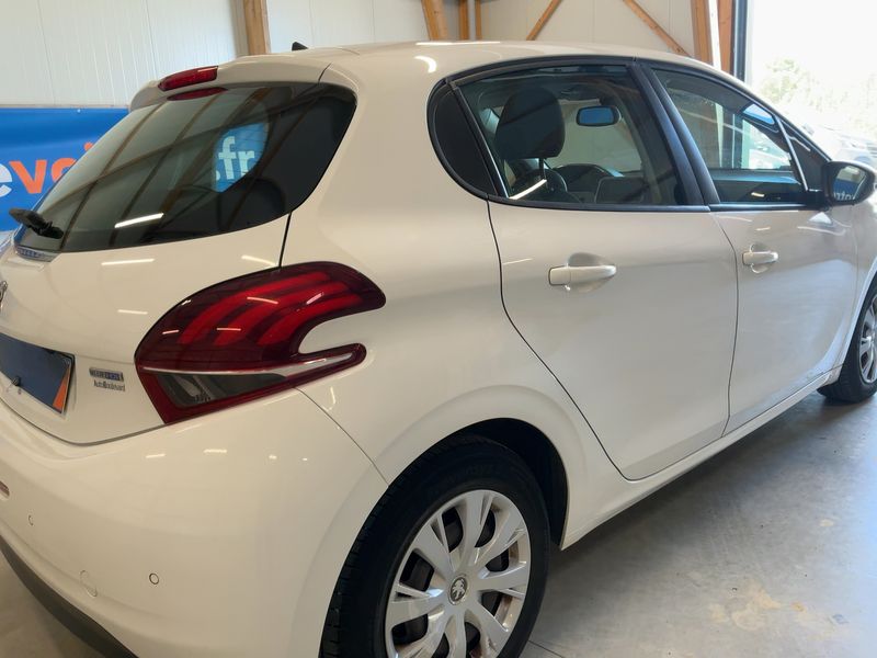 Peugeot 208 1.6 Blue-HDi Affaire Pack Clim NAV 2015 – снимка 8