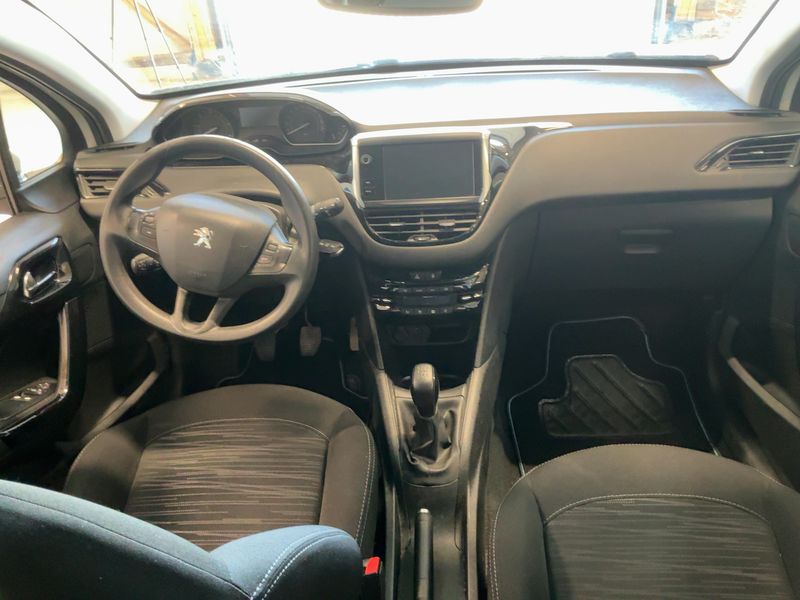 Peugeot 208 1.6 Blue-HDi Affaire Pack Clim NAV 2015 – снимка 17