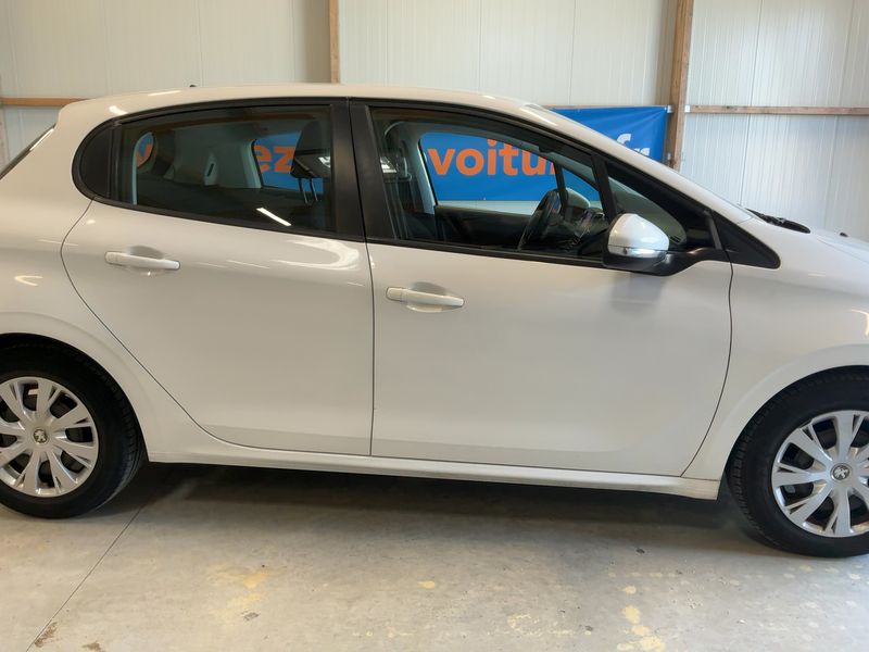 Peugeot 208 1.6 Blue-HDi Affaire Pack Clim NAV 2015 – снимка 10