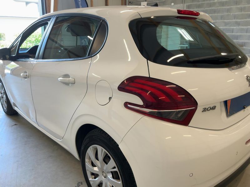 Peugeot 208 1.6 Blue-HDi Affaire Pack Clim NAV 2015 – снимка 6
