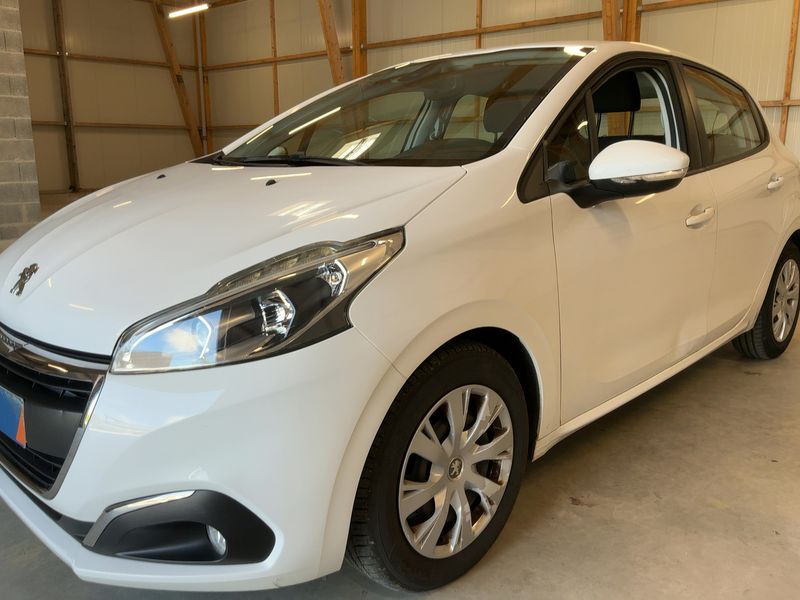 Peugeot 208 1.6 Blue-HDi Affaire Pack Clim NAV 2015 – снимка 2