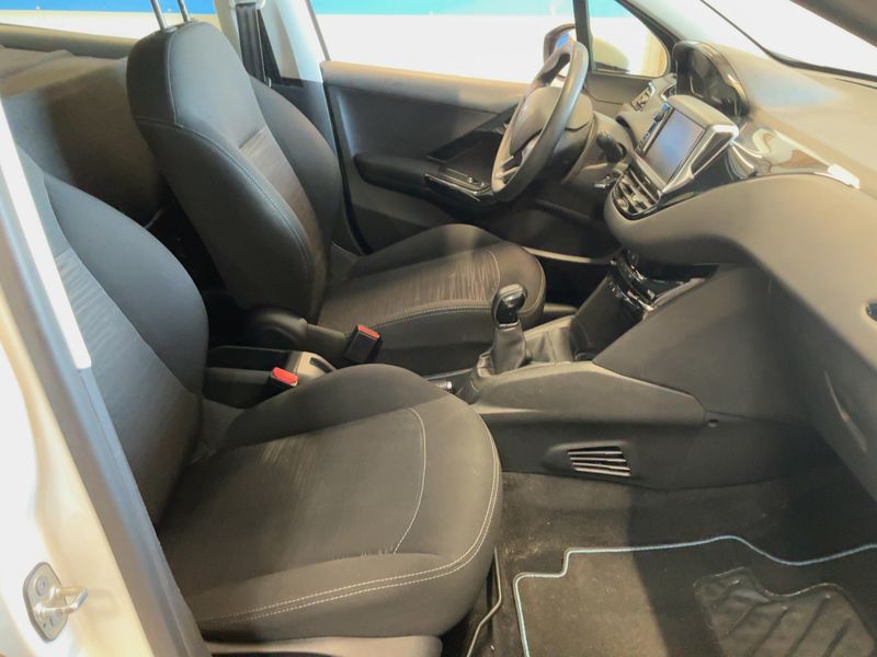 Peugeot 208 1.6 Blue-HDi Affaire Pack Clim NAV 2015 – снимка 16