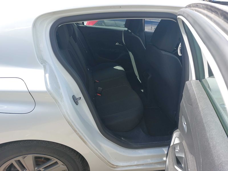 Peugeot 308 1.5 Blue-HDi Active Pack 2022 – снимка 14
