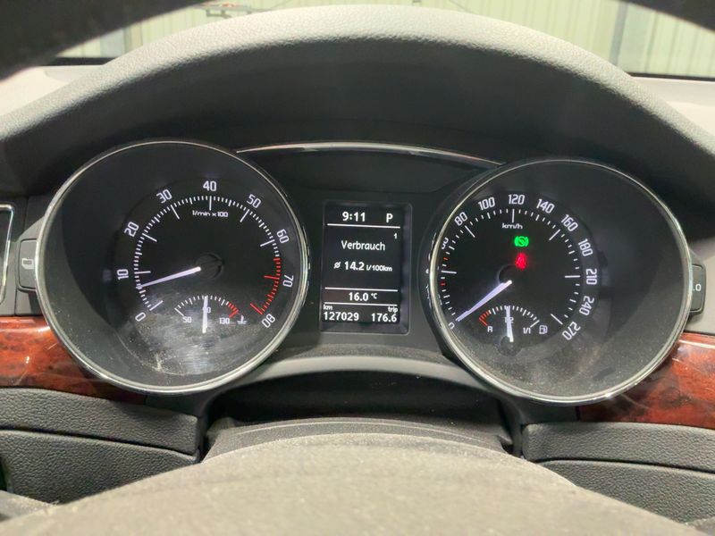 Skoda Superb 3.6 V6 FSI Elegance 4x4 2012 – снимка 18
