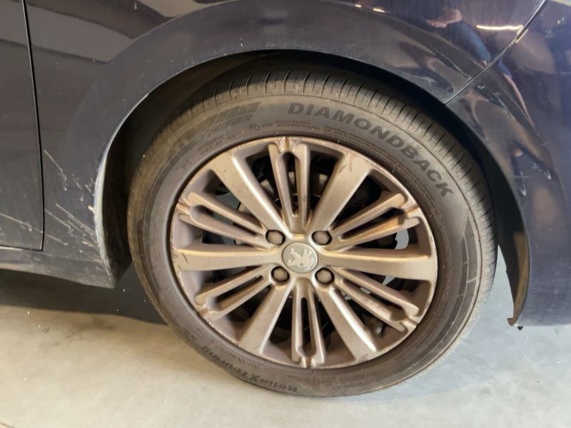 Peugeot 208 1.2 e-VTi Allure 2019 – снимка 11