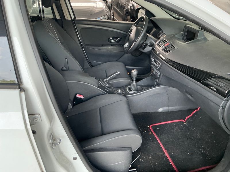 Renault Megane 1.5 dCi Expression 2011 – снимка 3