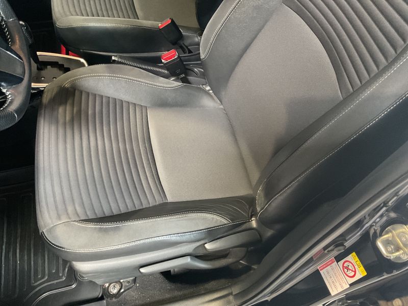 Toyota Yaris 1.5 Hybrid Design 2016 – снимка 27