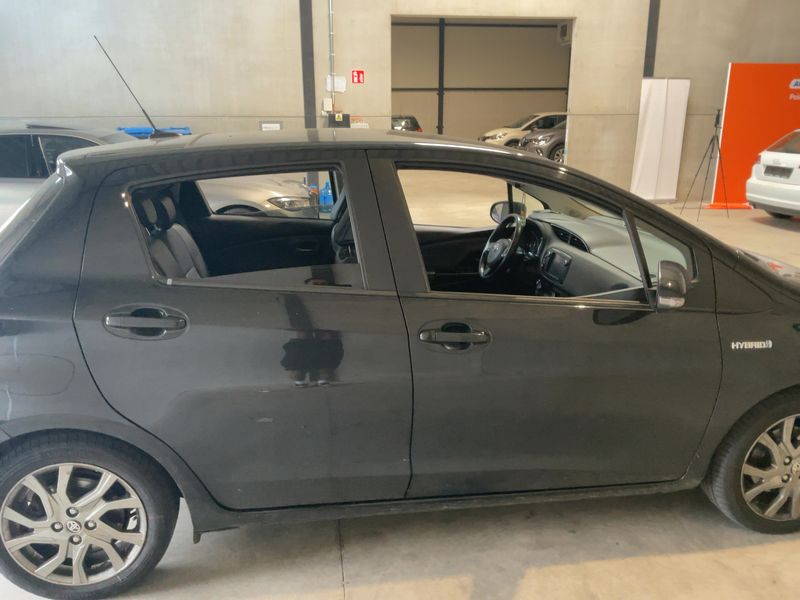 Toyota Yaris 1.5 Hybrid Design 2016 – снимка 10