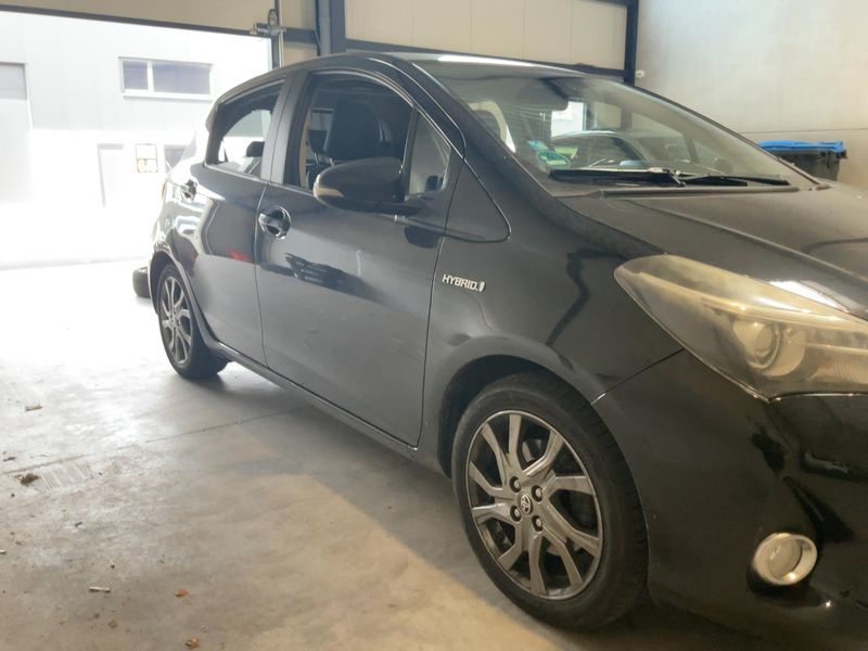 Toyota Yaris 1.5 Hybrid Design 2016 – снимка 12