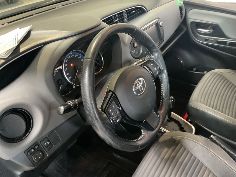 Toyota Yaris 1.5 Hybrid Design 2016 – снимка 26