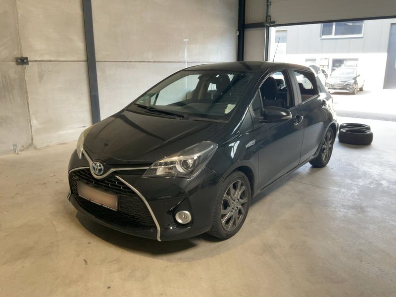 Toyota Yaris 1.5 Hybrid Design 2016 – снимка 1
