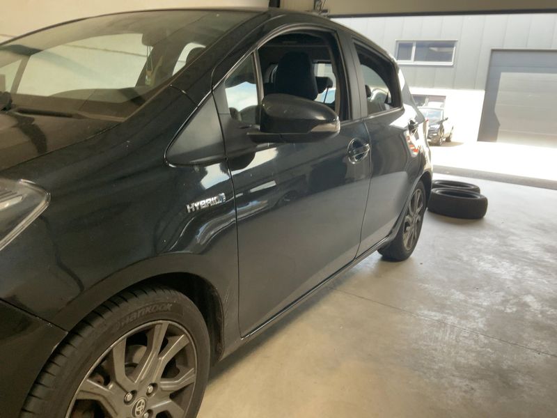 Toyota Yaris 1.5 Hybrid Design 2016 – снимка 2