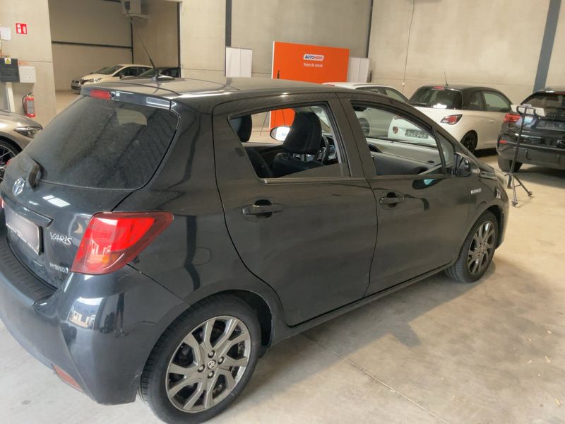 Toyota Yaris 1.5 Hybrid Design 2016 – снимка 8