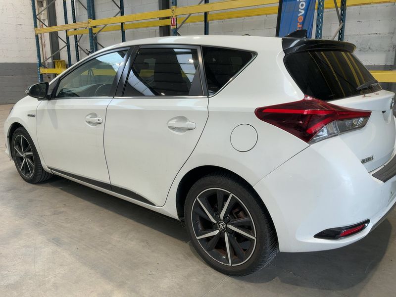 Toyota Auris 1.8 Hybrid Collection 2019 – снимка 6
