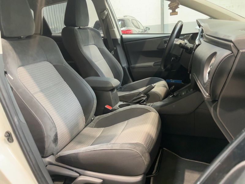 Toyota Auris 1.8 Hybrid Collection 2019 – снимка 16