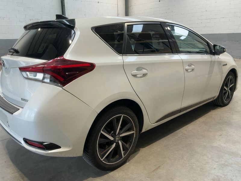 Toyota Auris 1.8 Hybrid Collection 2019 – снимка 8