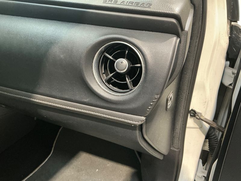 Toyota Auris 1.8 Hybrid Collection 2019 – снимка 22