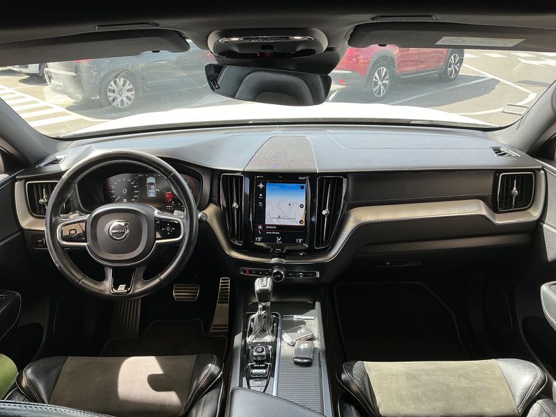 Volvo XC60 2.0 D4 R Design AWD 2017 – снимка 17