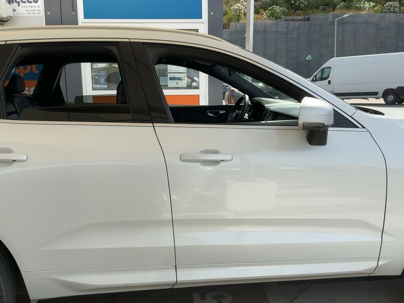 Volvo XC60 2.0 D4 R Design AWD 2017 – снимка 10