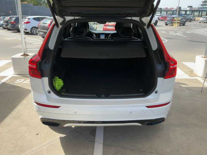 Volvo XC60 2.0 D4 R Design AWD 2017 – снимка 15