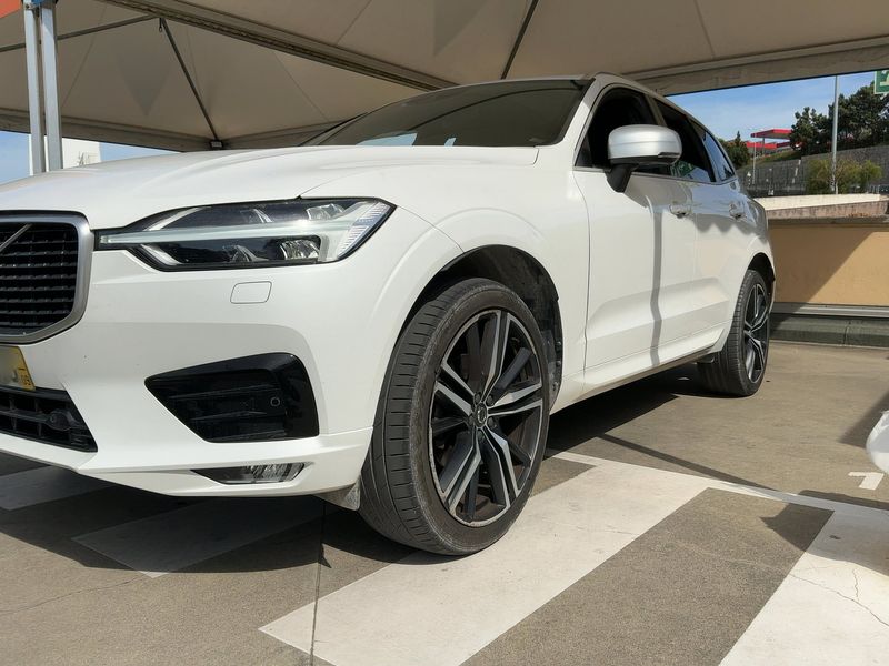 Volvo XC60 2.0 D4 R Design AWD 2017 – снимка 2