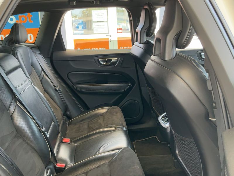 Volvo XC60 2.0 D4 R Design AWD 2017 – снимка 19