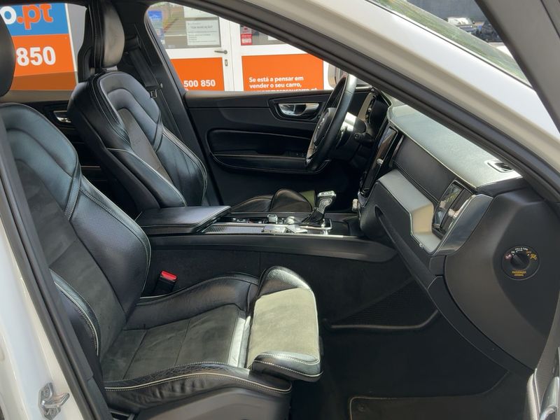 Volvo XC60 2.0 D4 R Design AWD 2017 – снимка 16