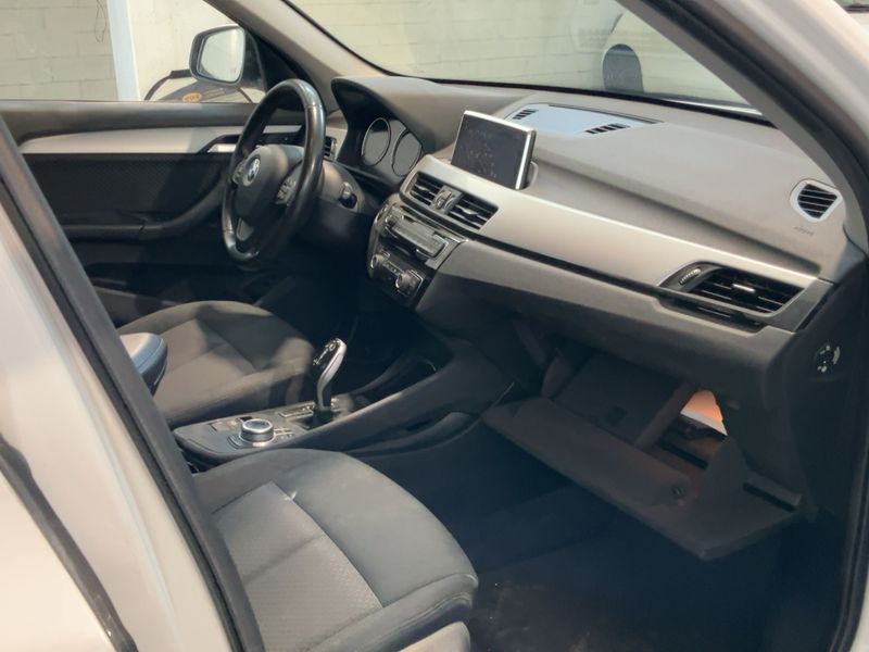 BMW X1 sDrive 18d Advantage 2020 – снимка 16