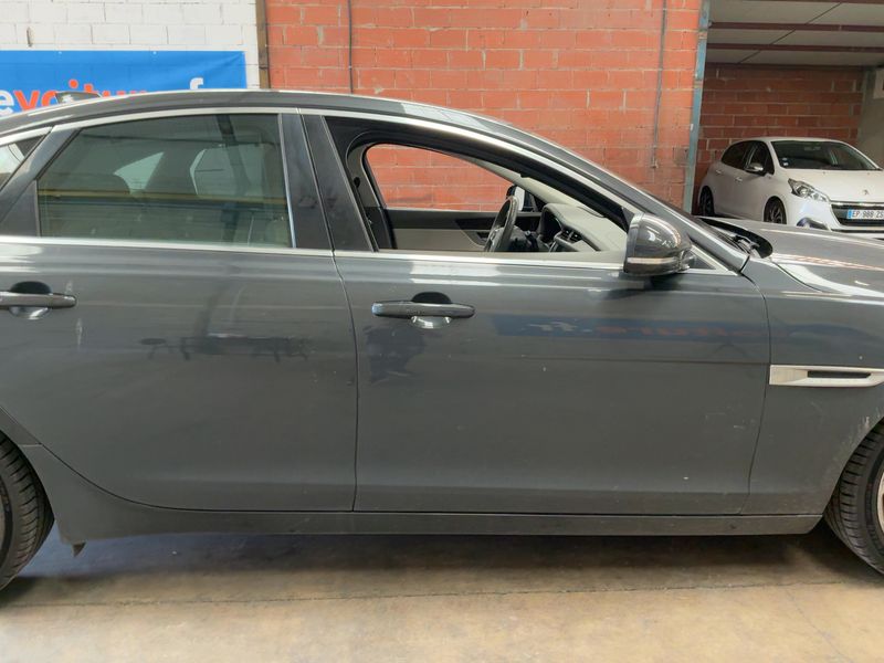 Jaguar XF 30d Portfolio 2016 – снимка 10