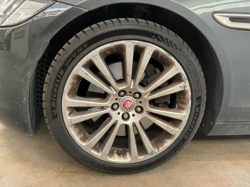 Jaguar XF 30d Portfolio 2016 – снимка 3