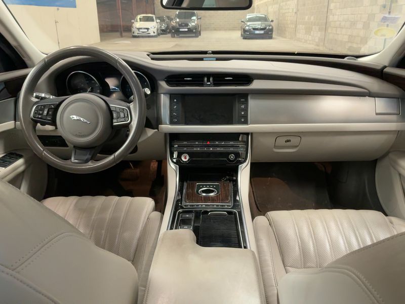 Jaguar XF 30d Portfolio 2016 – снимка 17