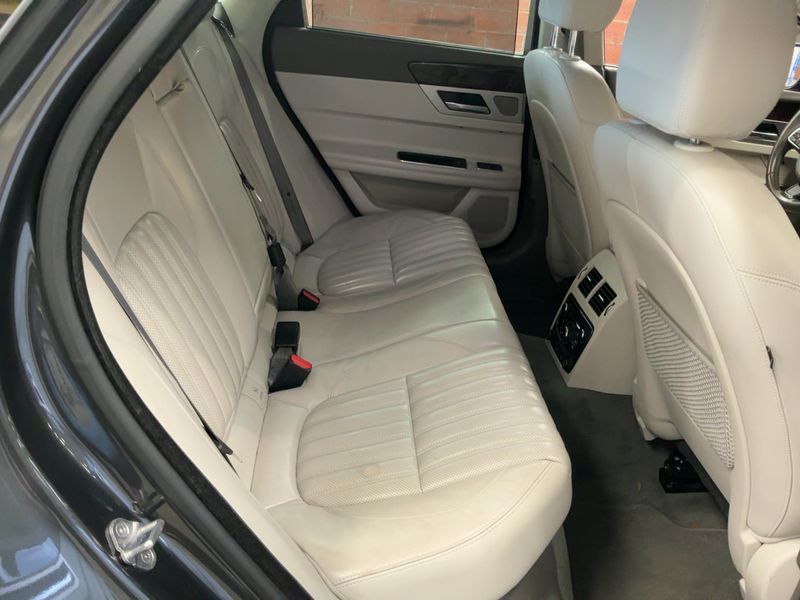 Jaguar XF 30d Portfolio 2016 – снимка 19