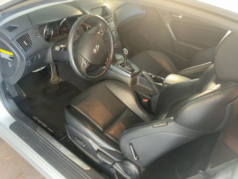Hyundai Genesis 3.8 Basis 2011 – снимка 16