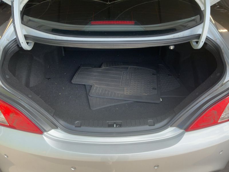 Hyundai Genesis 3.8 Basis 2011 – снимка 15