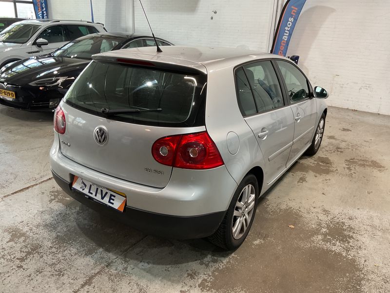Volkswagen Golf V 1.6 FSI Tour 2007 – снимка 2
