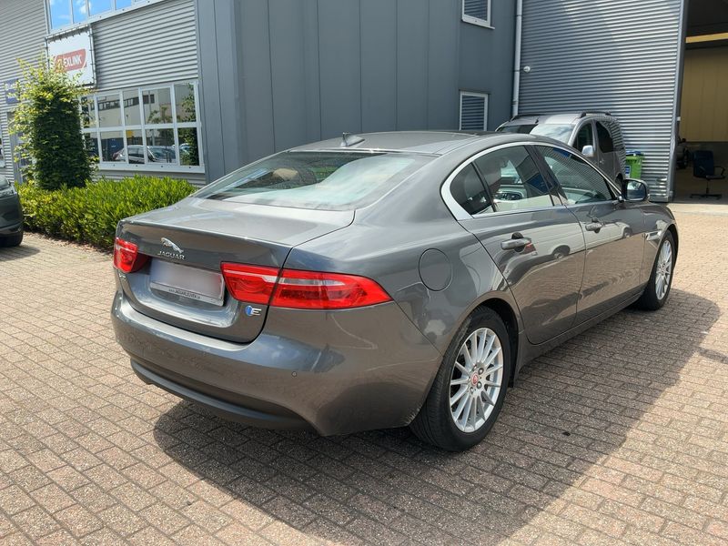 Jaguar XE 20d E-Performance Portfolio 2015 – снимка 8