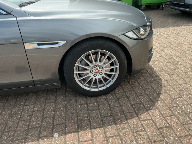 Jaguar XE 20d E-Performance Portfolio 2015 – снимка 11