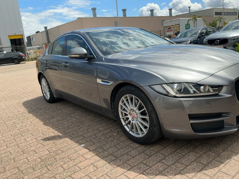 Jaguar XE 20d E-Performance Portfolio 2015 – снимка 12