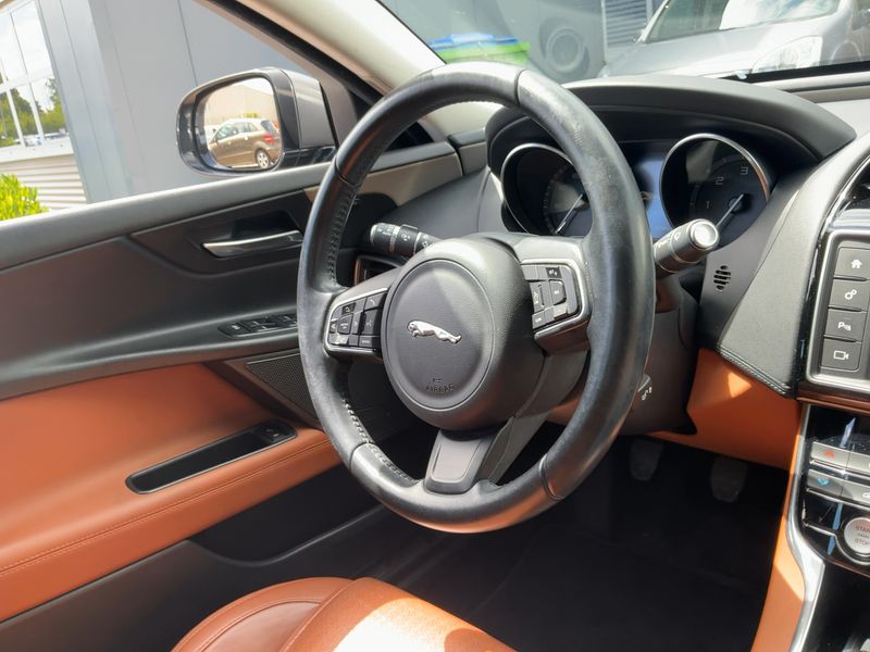 Jaguar XE 20d E-Performance Portfolio 2015 – снимка 18