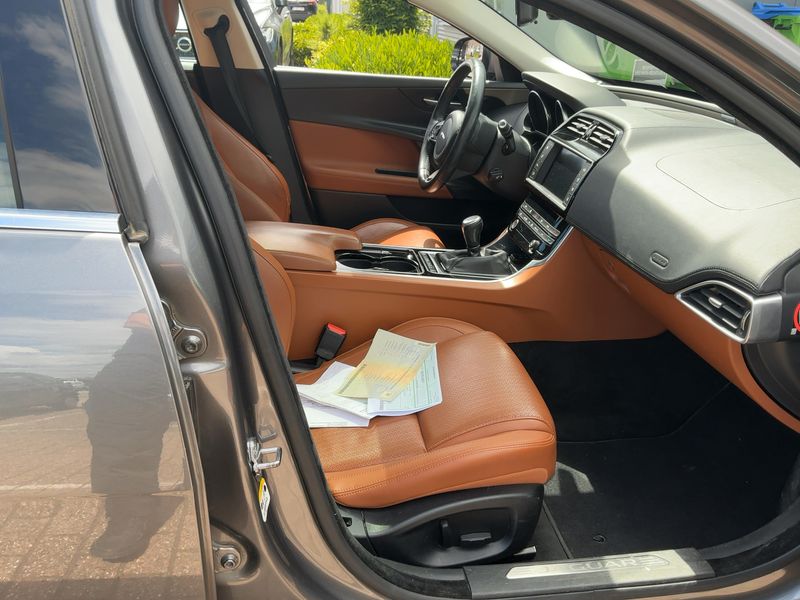 Jaguar XE 20d E-Performance Portfolio 2015 – снимка 16