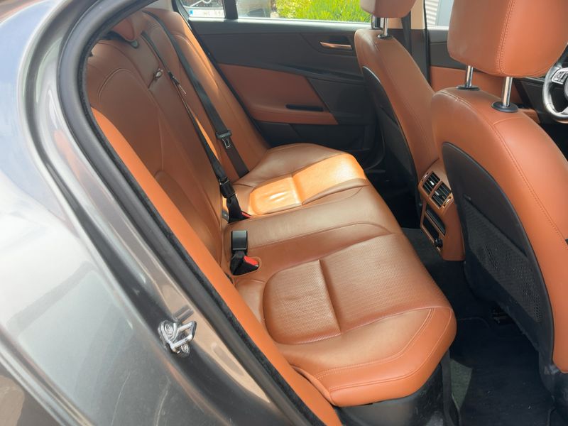 Jaguar XE 20d E-Performance Portfolio 2015 – снимка 19