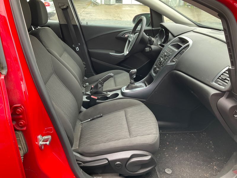 Opel Astra 1.6 Edition 2013 – снимка 3